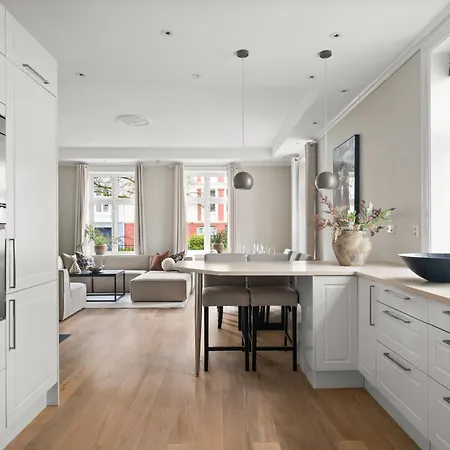 Scandinavian Luxury In Bergen's Finest Street Daire