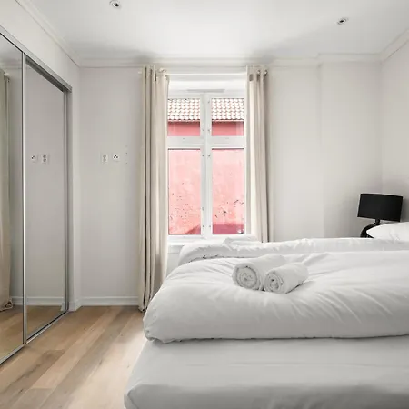 Scandinavian Luxury In Bergen's Finest Street Daire