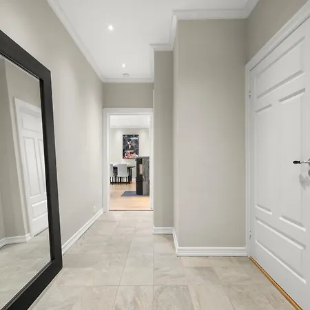 Scandinavian Luxury In Bergen's Finest Street Daire