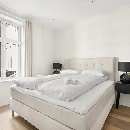 Scandinavian Luxury In Bergen's Finest Street Daire