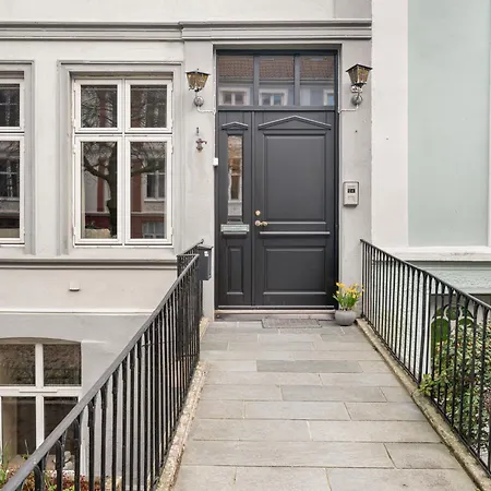 Scandinavian Luxury In Bergen's Finest Street Daire *