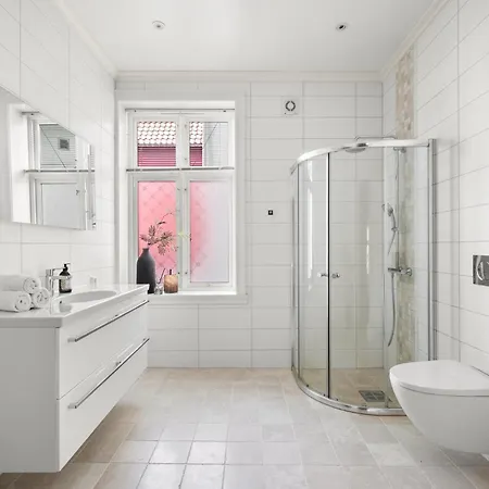 Scandinavian Luxury In Bergen's Finest Street Daire *