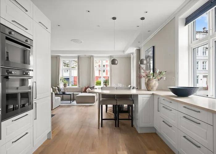 Scandinavian Luxury In Bergen's Finest Street דירה