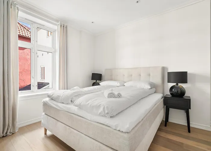 Scandinavian Luxury In Bergen's Finest Street דירה